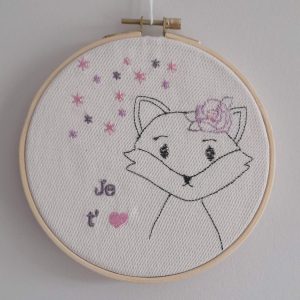 Cadre décoratif représentant un renard avec des étoiles. Couleur : camaieu parme