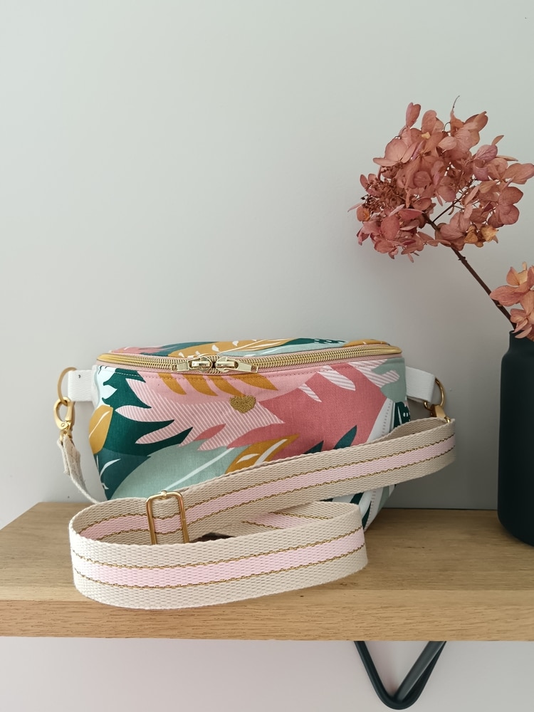 Sac banane "Tropique" Détail, fermeture éclair rose