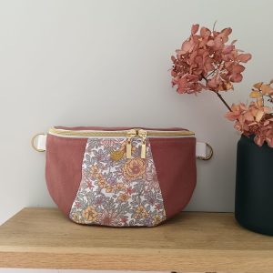 Sac banane Les Fleuris. Couleur Sienne et empiècement fleuri.