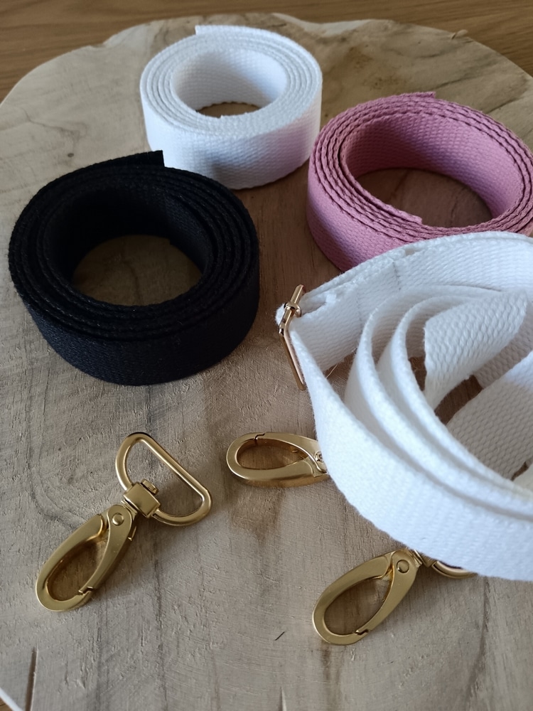 Bandoulières, sangles réglables 25mm. Bouclerie dorée Différents coloris