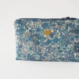 Pochette en liberty fleurs bleues de taille S