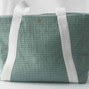 Sac cabas en coton nid d'abeille, de couleur sauge , avec fermeture par zip. Détail de la anse.