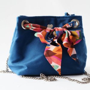 Sac seau bleu roi avec lien foulard orange bleu rose