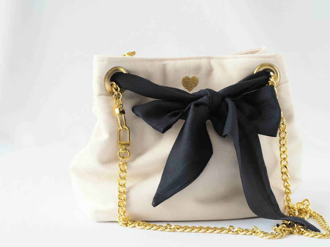 Sac seau écru avec lien foulard plumetis bleu nuit