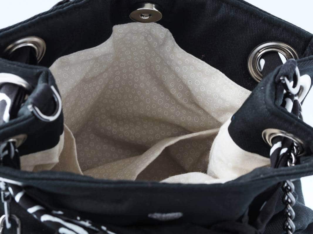 Sac seau noir avec lien foulard noir et blanc - détail doublure