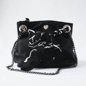 Sac seau noir avec lien foulard noir et blanc et chaine métallique noire