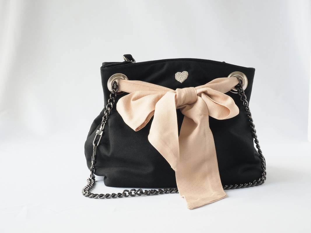 Sac seau noir avec lien foulard plumetis nude