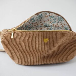Sac banane Fanny, en velours côtelé camel et bouclerie dorée