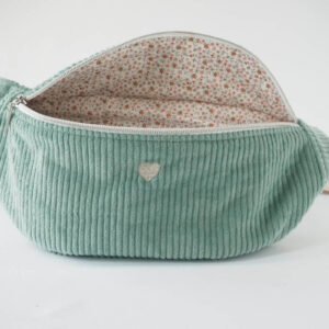 Sac banane Fanny, en velours côtelé céladon (vert d'eau) et bouclerie argentée