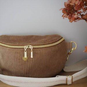 Sac banane, forme demi-lune en velours côtelé camel avec sa bandoulière