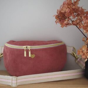 Sac banane, forme demi-lune en velours côtelé paprika (rose orangé) avec sa bandoulière