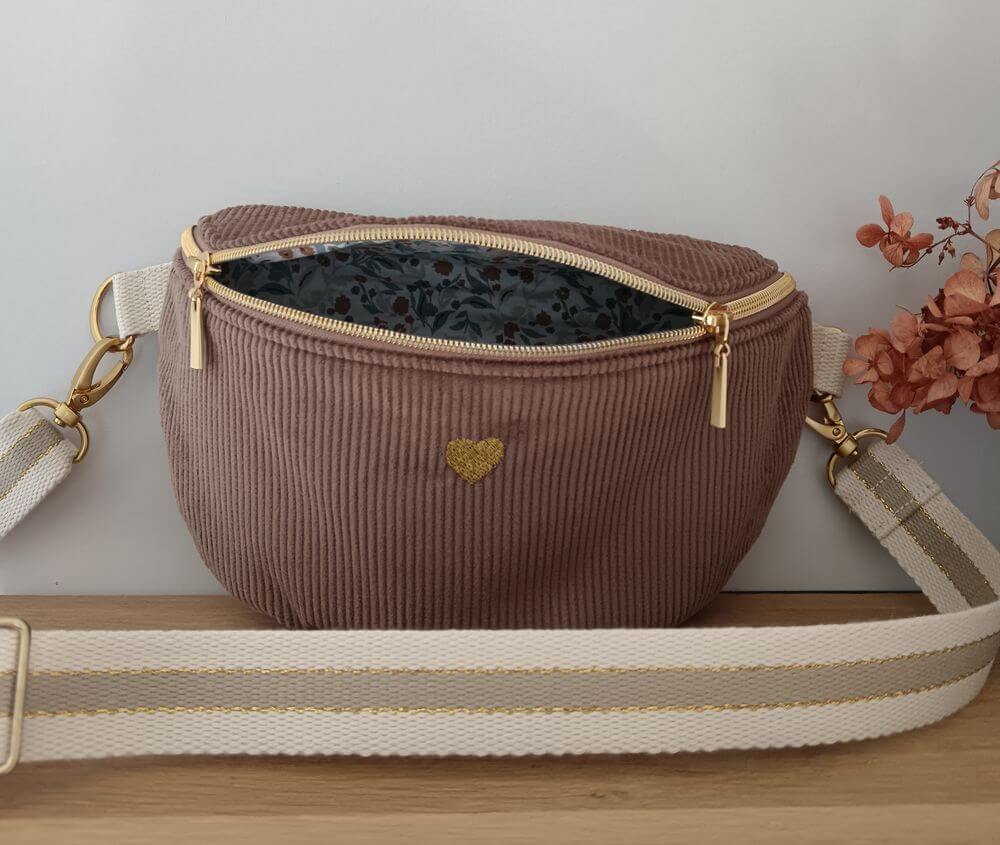Sac banane demi lune en velours couleur caribou, marron glacé